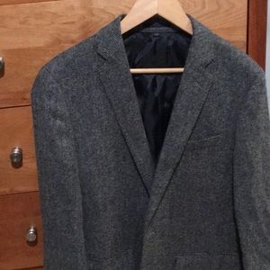Dark gray herringbone tweed Ludlow blazer